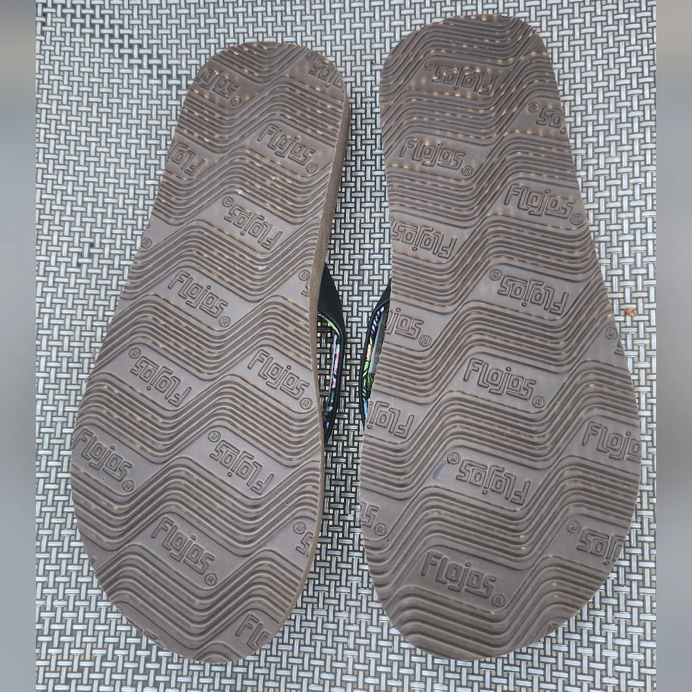 Flojos Women's Black And Floral Comfort Flip Flop Sandal Size 6